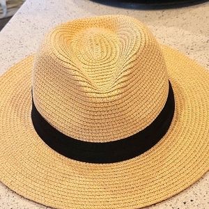 Straw fedora beach hat